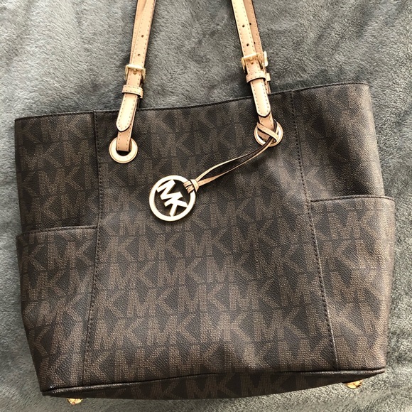 Michael Kors Tote with matching full zip wallet - Picture 1 of 11